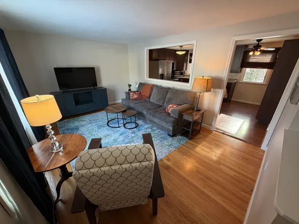 38 Stanley Pl, Agawam, MA 01001
