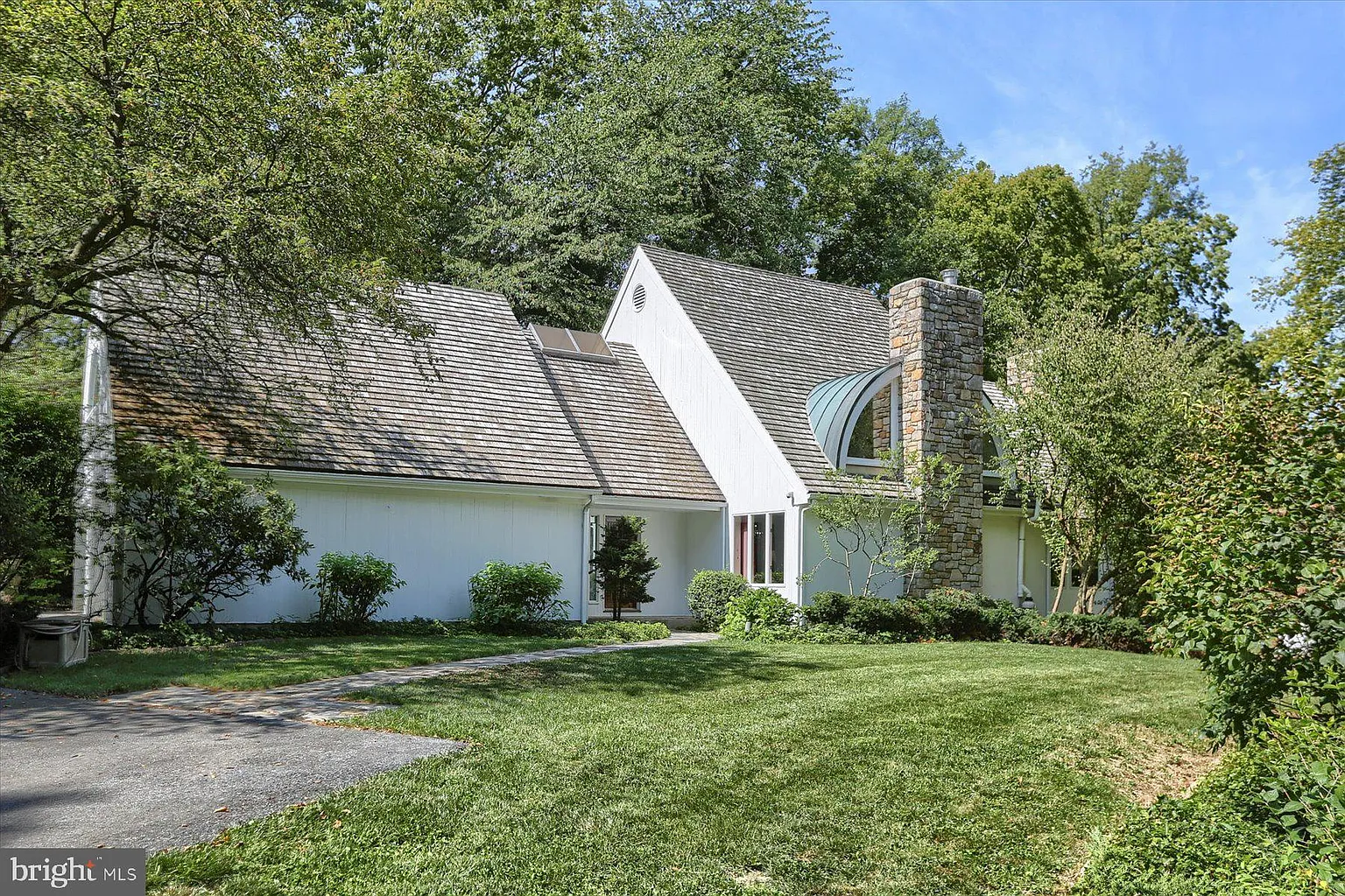 1135 Hawley Dr photo 1
