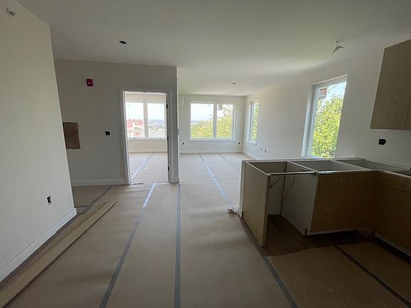 5th image of 307 Bergen Ave Unit 302