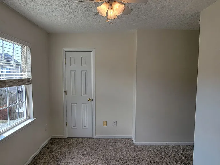 106 Pinegrove Ct — Photo 23