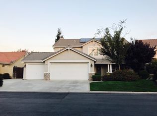 10474 N Sinclair Cir, Fresno, CA