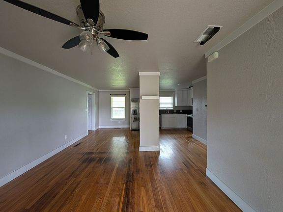 5th image of 106 Woodland Ave