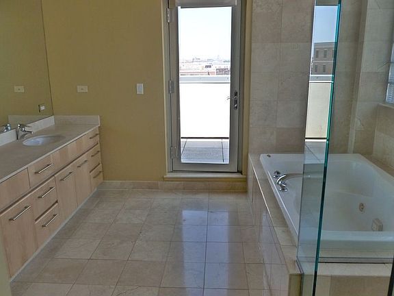 4th image of 1035 W Huron St APT 701