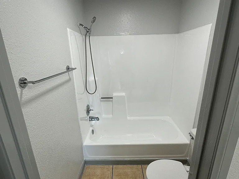 1033 Broad Ave #308 — Photo 10