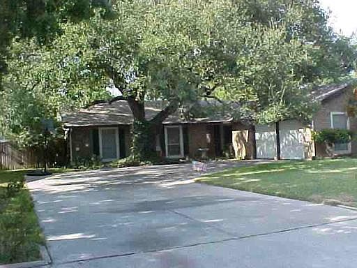 2nd image of 1907 OAKSHIRE DR