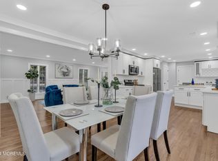 305 Twin Oaks Dr, Toms River, NJ 08753