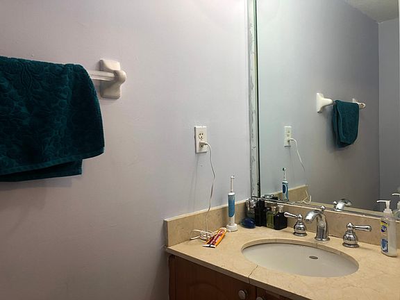 2nd image of 120 SW 37th Ave APT 204