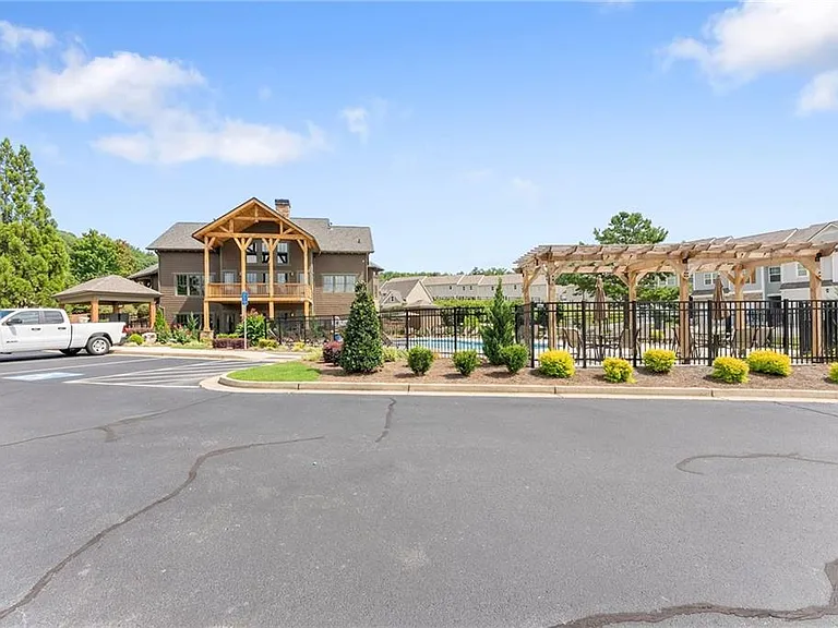 300 Stoneybrook Dr — Photo 37
