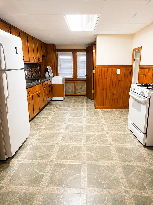3 bed, 1.0 bath, $1,325 — Photo 1