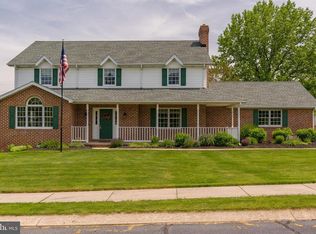 1765 Country Manor Dr, York, PA 17408