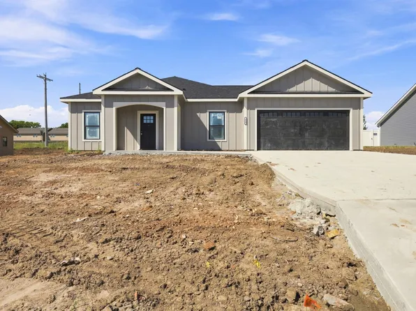 214 Michaels Way, Junction City, KS 66441