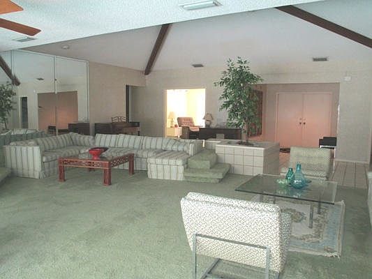 5th image of 652 Lakewood Cir W
