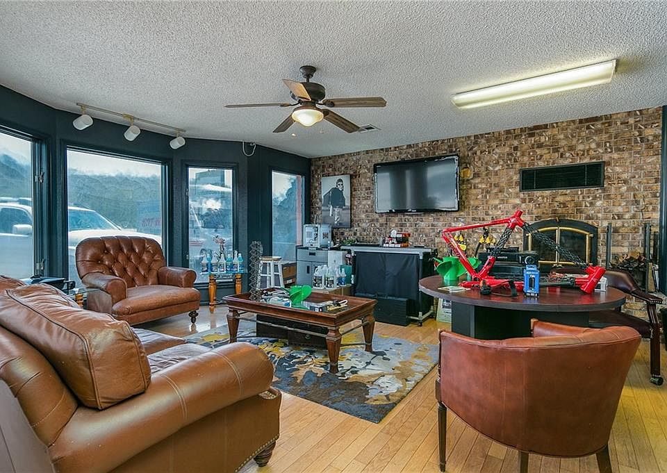 2nd image of 3401 Bella Vista Way