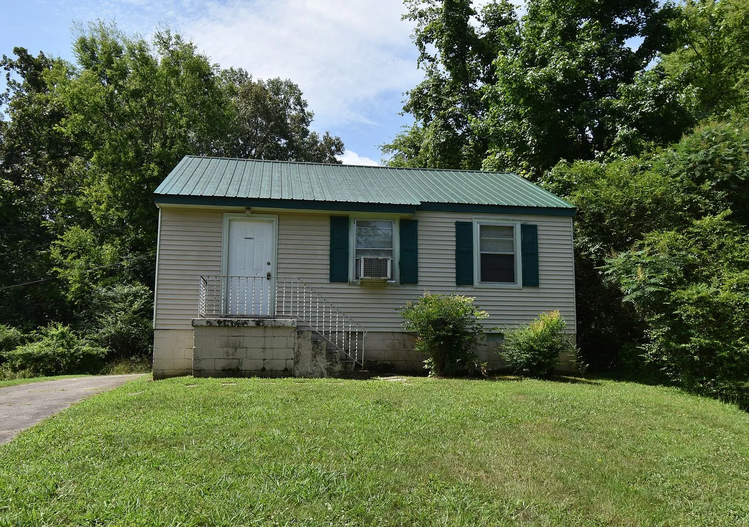 2 Bedroom Home For Rent Near Madison Street! — Photo 2