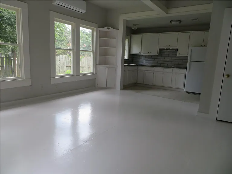 1111 N Thompson St — Photo 4