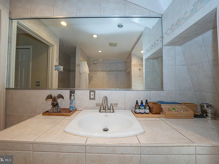 316 Locust Ave — Photo 34