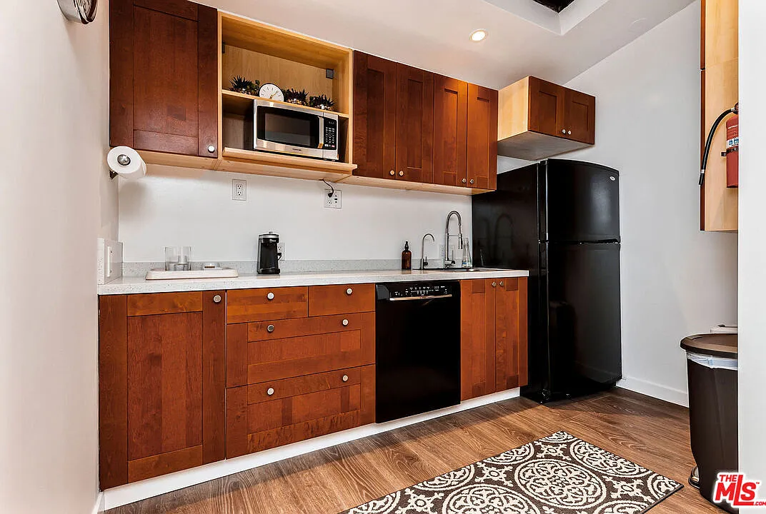 1 bed, 1.5 bath, 800 sqft, $3,200 — Photo 4