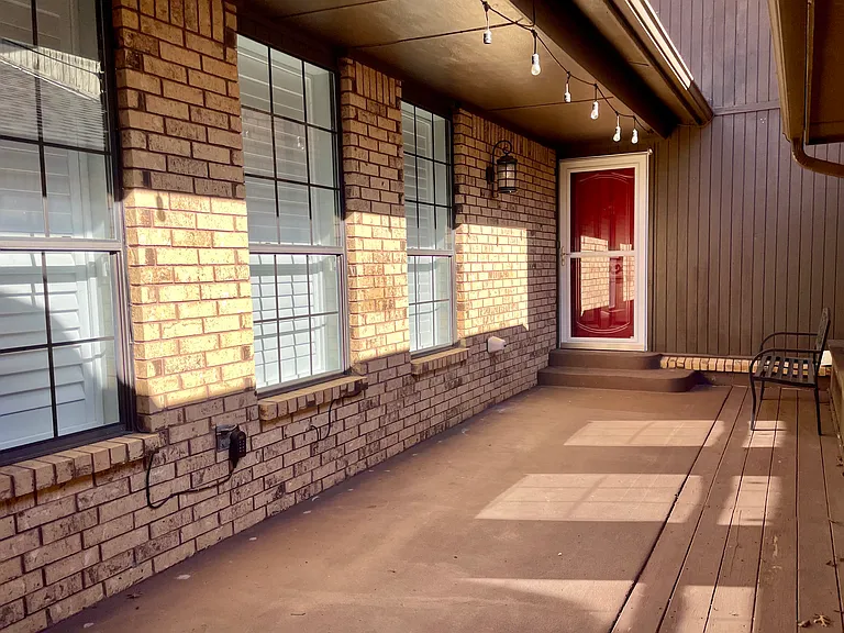 925 Millrun Ct — Photo 1