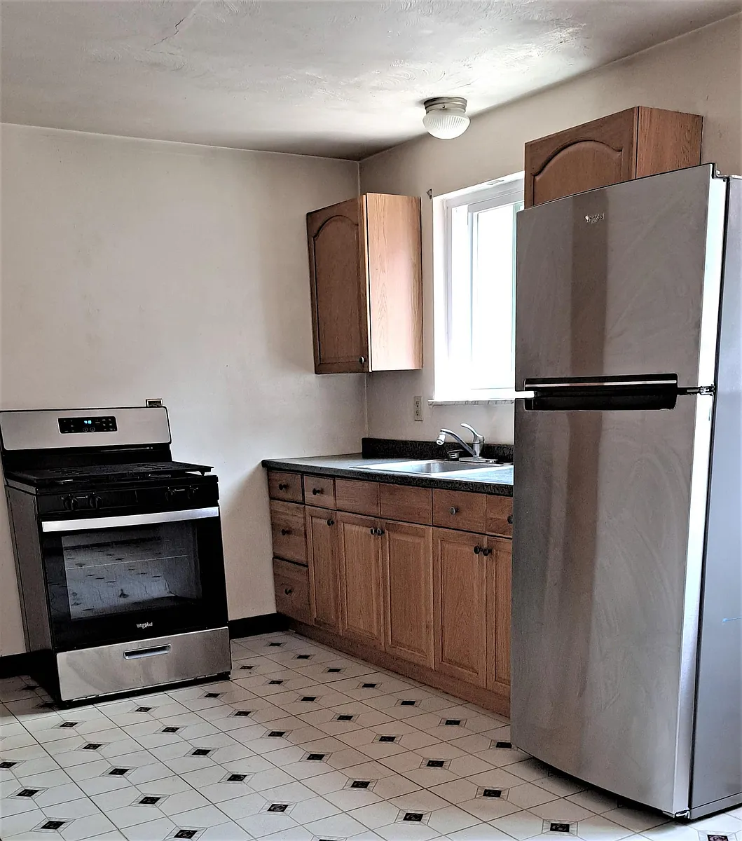 Kitchen with stainless range and large refrigerator - 402 Brierly Ln