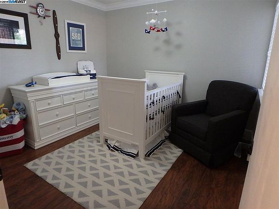 5th image of 31 Glen Valley Cir