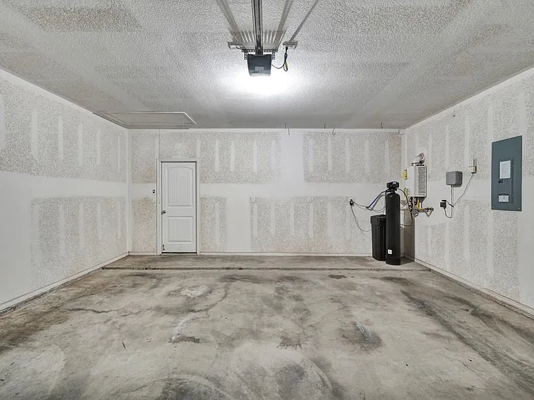 6711 Hall Of Fame Blvd — Photo 39