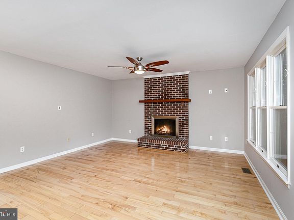 5th image of 109 Hamlin Dr