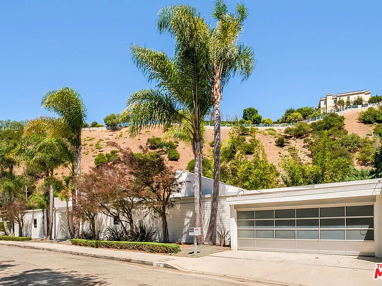 1908 N Beverly Dr — Photo 20