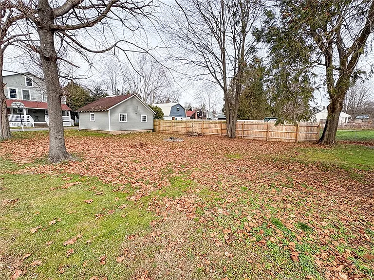 136 Main St — Photo 24