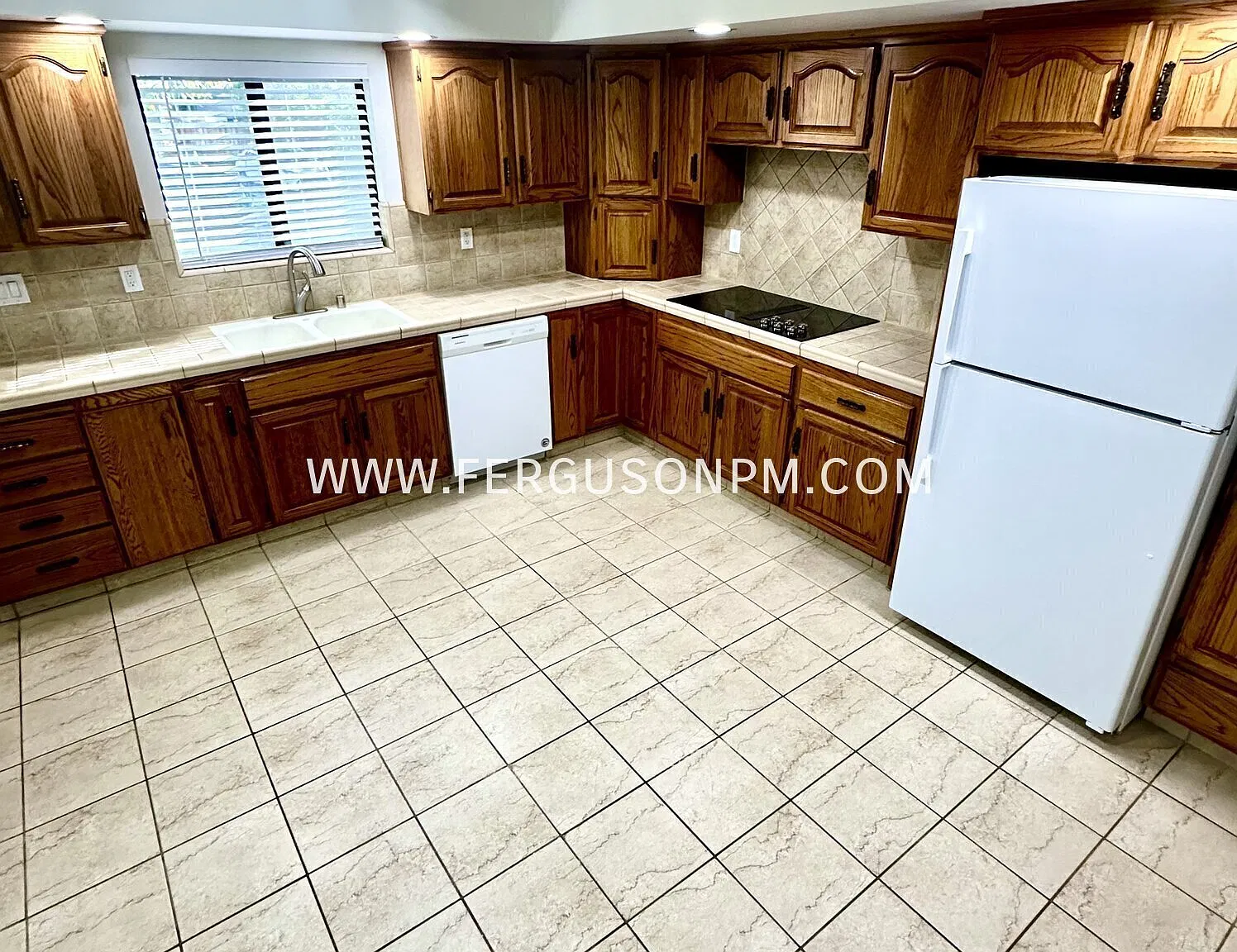 Charming 3 Bedroom Home in an Established Sacramento Neighborhood! — Photo 3