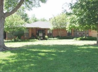 1802 Drakestone Ave, Nichols Hills, OK 73120