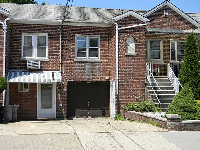 1st image of 2531 Tenbroeck Ave
