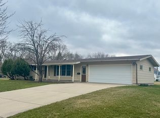 301 S 4th St, Olivia, MN 56277