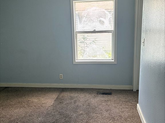4th image of 212 Austin St APT 9