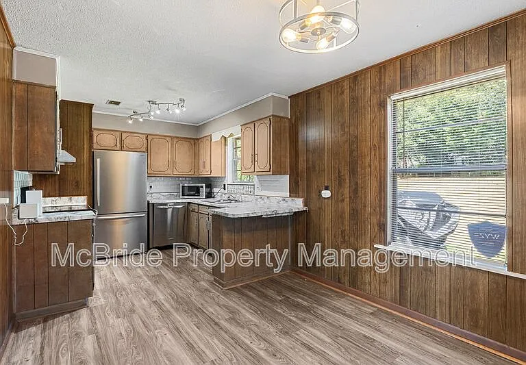 3615 Goldfinch Dr — Photo 9