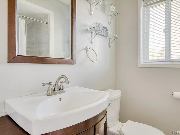 10094 Elizabeth Lake Rd — Photo 17