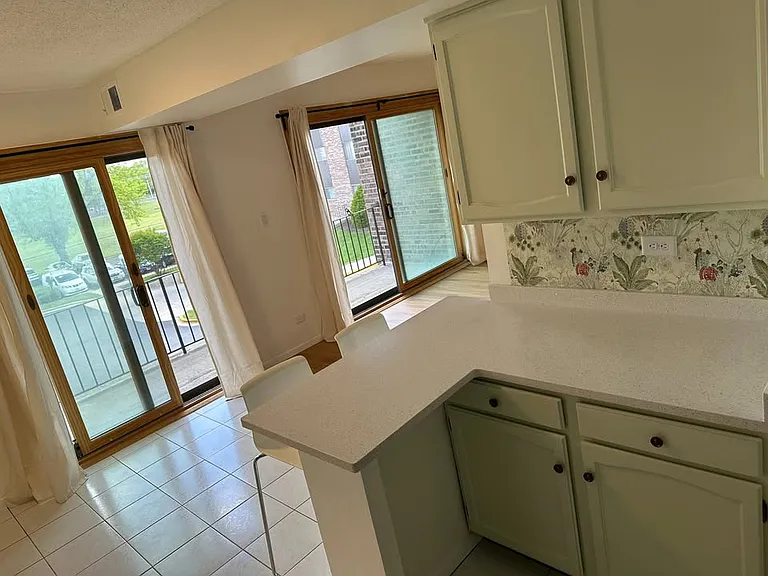 601 Huntington Commons Rd #202 — Photo 6