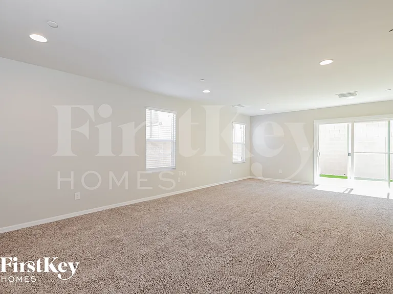 838 N Water St — Photo 5
