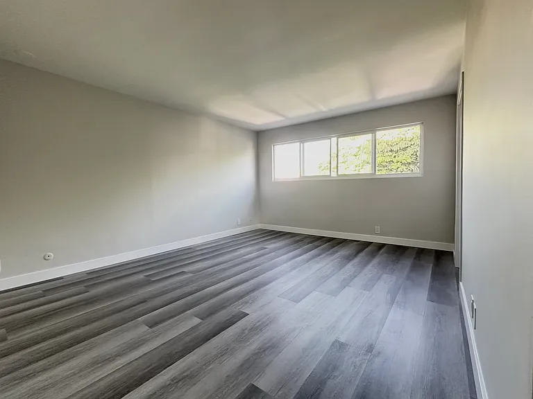 244 N Almont Dr #4B — Photo 6