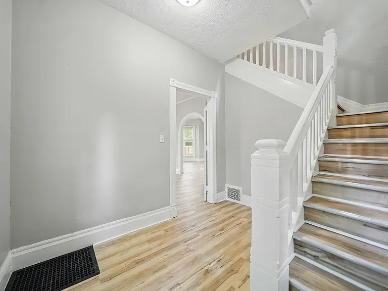 1900 Euclid Ave #1 — Photo 3