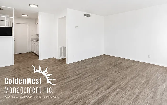 1919 W Berridge Ln #5 — Photo 1