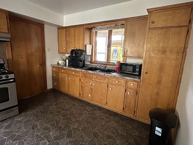 414 Talmadge St — Photo 7