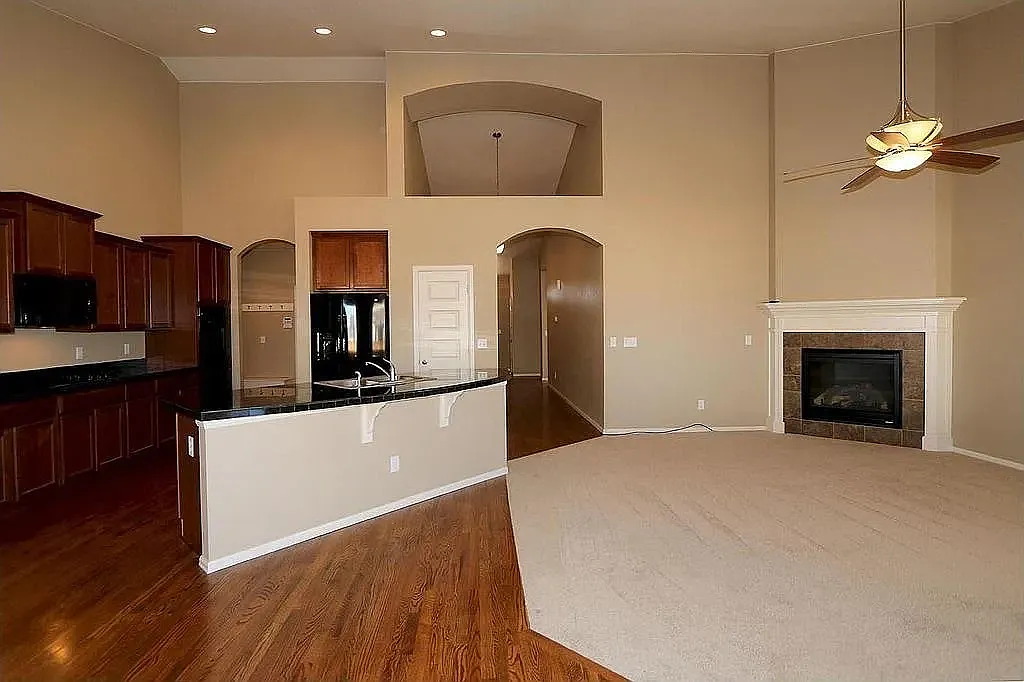 3 bed, 3456 sqft, $2,795 — Photo 2