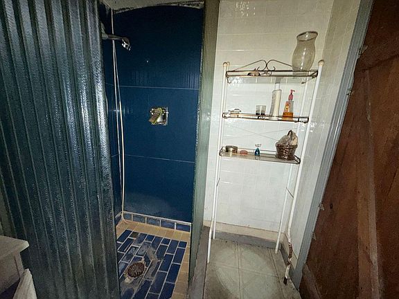 5th image of 15775 Ward St