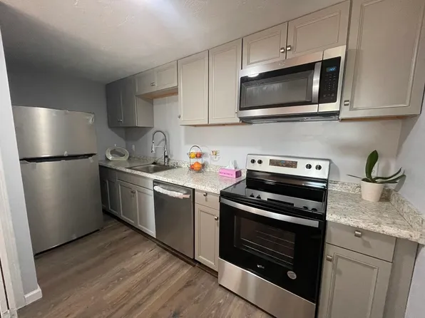 11 Gibbs St Unit F85, Worcester, MA 01607