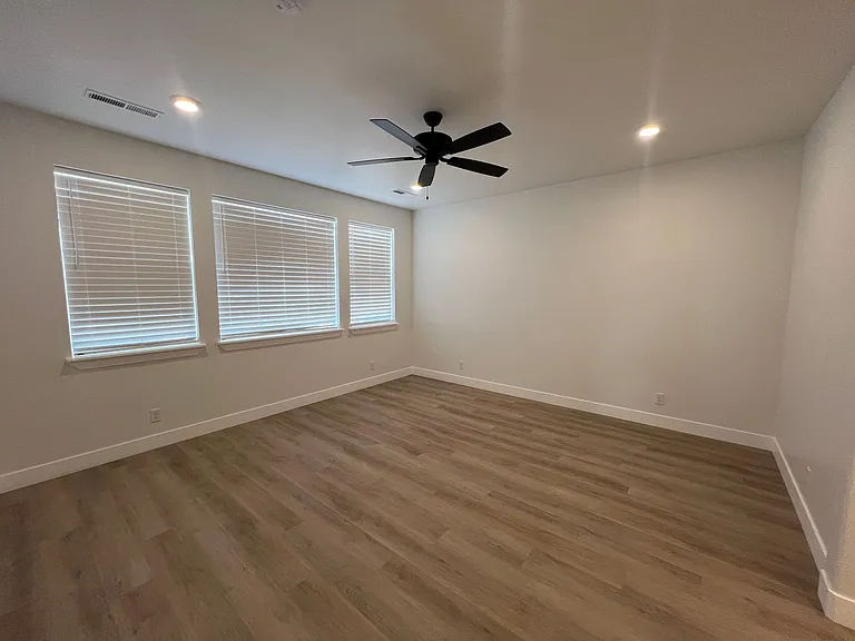 702 W Cedar Hill Dr — Photo 9