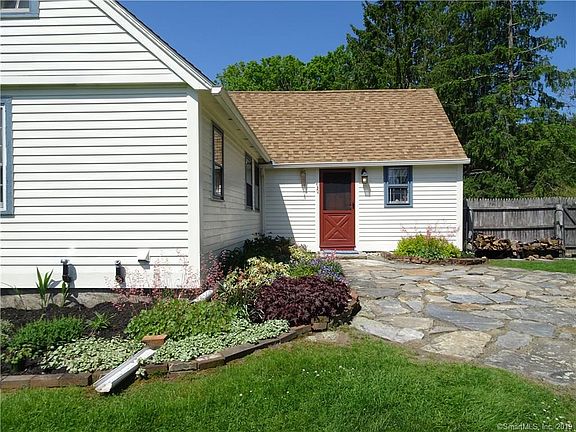 3rd image of 186 Iron St