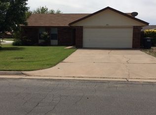 4913 Hillsboro Dr, Enid, OK 73703
