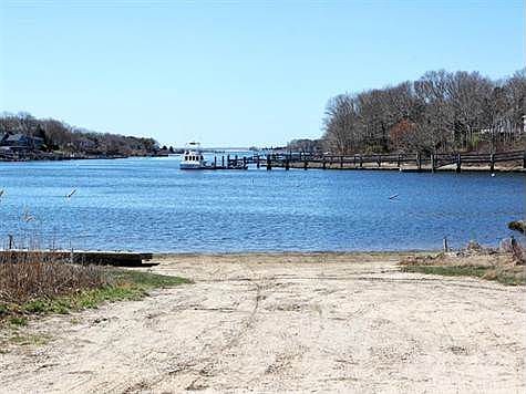 Association beach and boat access at end of street.