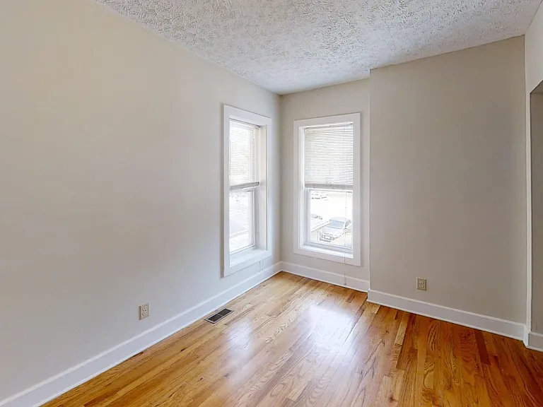 1372 Indianola Ave — Photo 3