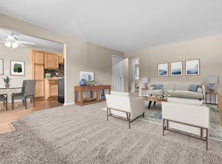 Water's Edge Apartments, South Lyon, MI 48178